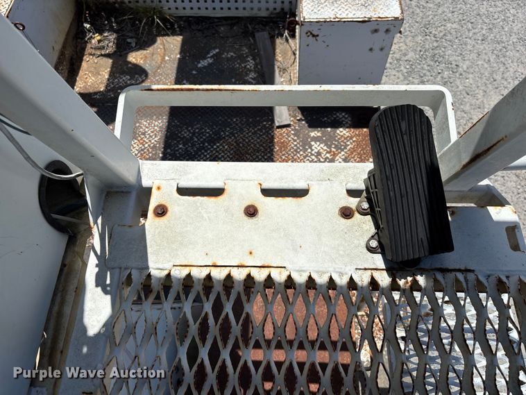 image for item YA3124 2006 GMC C8500 digger derrick truck