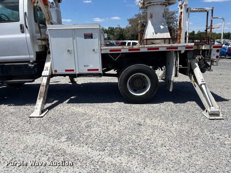 image for item YA3124 2006 GMC C8500 digger derrick truck