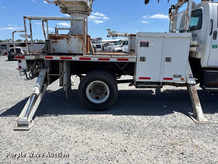 image for item YA3124 2006 GMC C8500 digger derrick truck