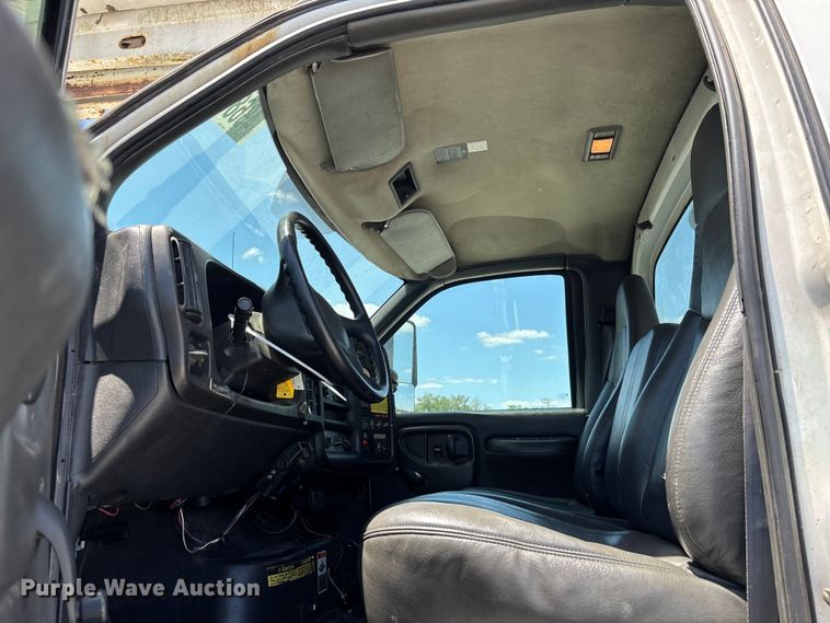 image for item YA3124 2006 GMC C8500 digger derrick truck