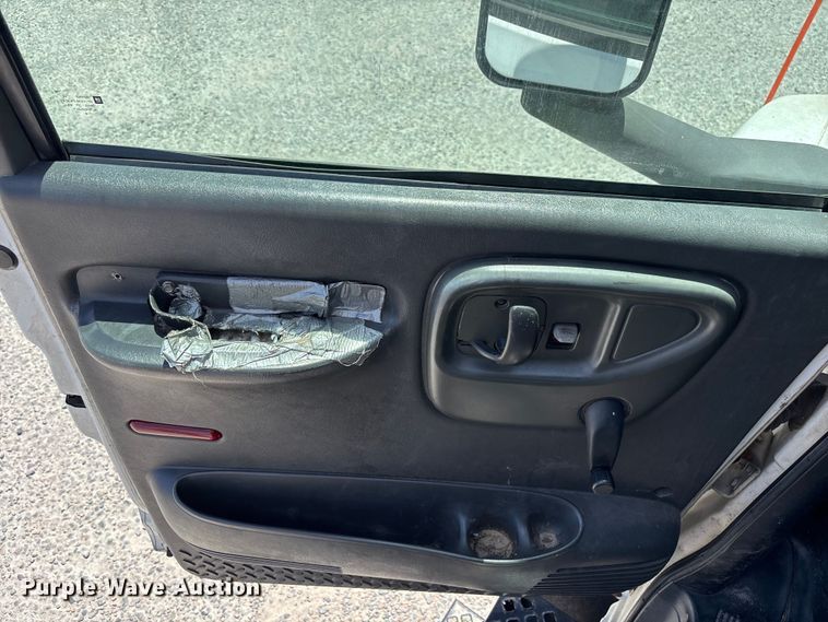 image for item YA3124 2006 GMC C8500 digger derrick truck