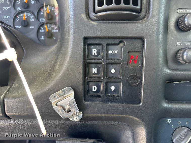 image for item YA3124 2006 GMC C8500 digger derrick truck