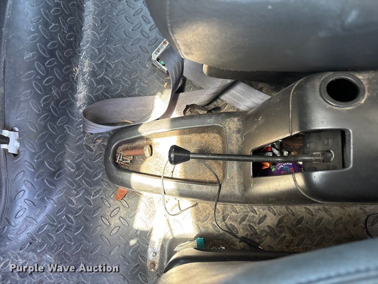 image for item YA3124 2006 GMC C8500 digger derrick truck