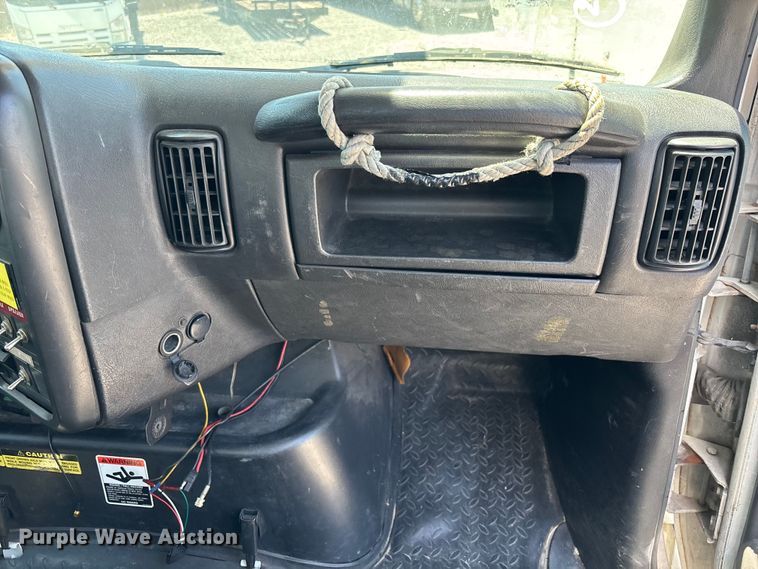 image for item YA3124 2006 GMC C8500 digger derrick truck