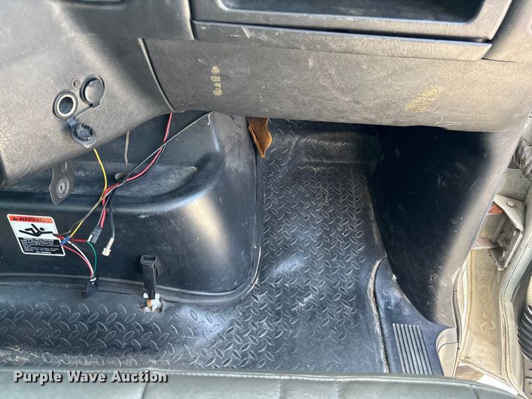 image for item YA3124 2006 GMC C8500 digger derrick truck