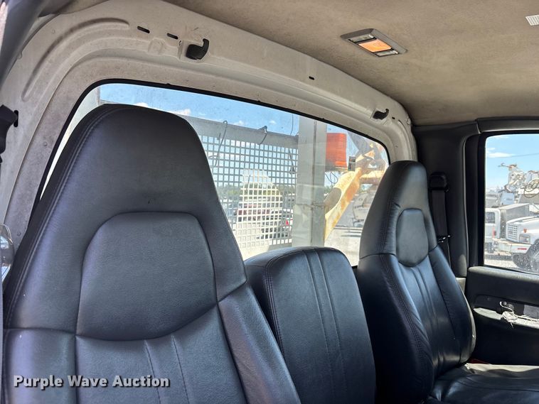 image for item YA3124 2006 GMC C8500 digger derrick truck