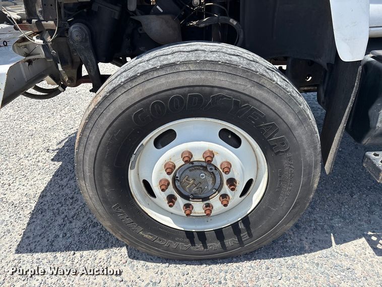 image for item YA3124 2006 GMC C8500 digger derrick truck