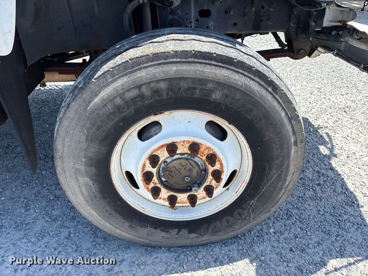 image for item YA3124 2006 GMC C8500 digger derrick truck