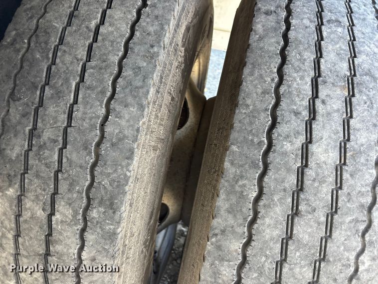 image for item YA3124 2006 GMC C8500 digger derrick truck