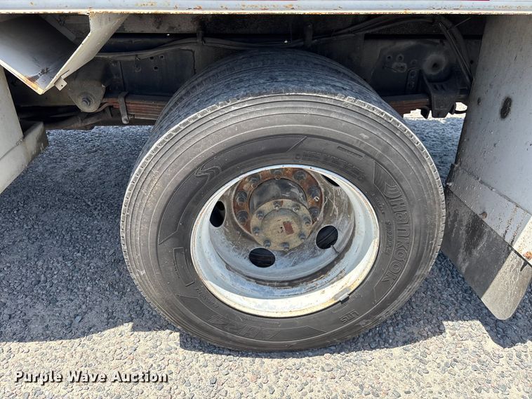 image for item YA3124 2006 GMC C8500 digger derrick truck