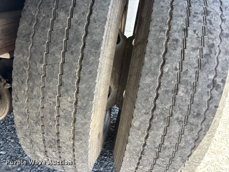 image for item YA3124 2006 GMC C8500 digger derrick truck