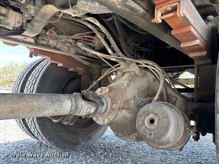 image for item YA3125 2007 GMC C8500 digger derrick truck