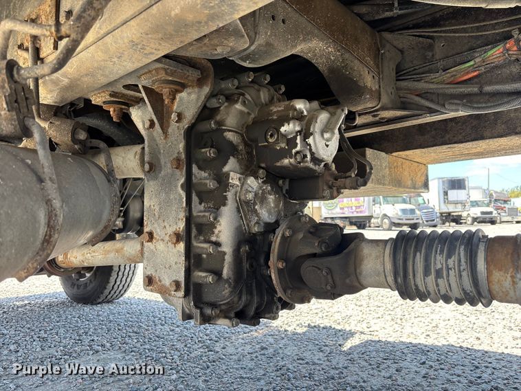 image for item YA3125 2007 GMC C8500 digger derrick truck