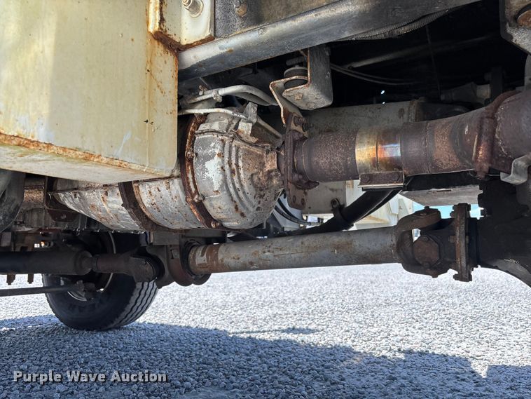 image for item YA3125 2007 GMC C8500 digger derrick truck