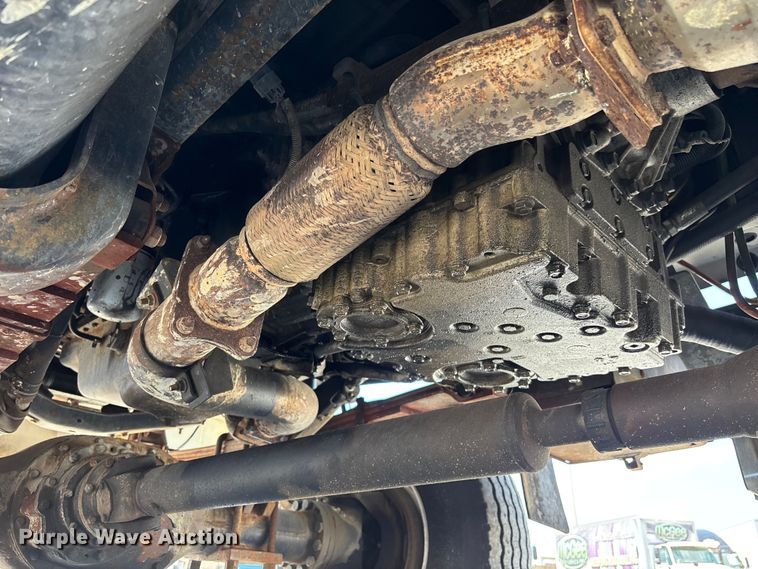 image for item YA3125 2007 GMC C8500 digger derrick truck