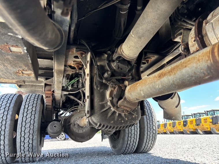 image for item YA3125 2007 GMC C8500 digger derrick truck