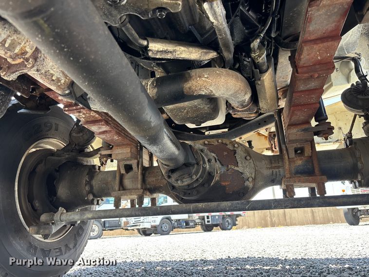 image for item YA3125 2007 GMC C8500 digger derrick truck