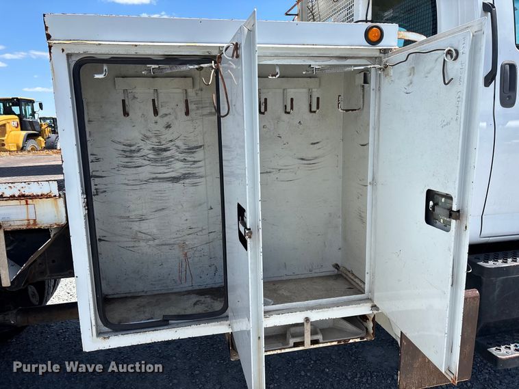 image for item YA3125 2007 GMC C8500 digger derrick truck