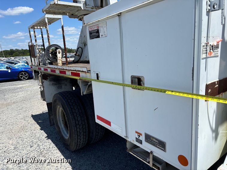 image for item YA3125 2007 GMC C8500 digger derrick truck