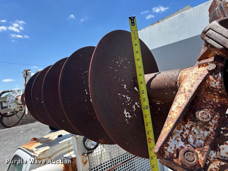 image for item YA3125 2007 GMC C8500 digger derrick truck