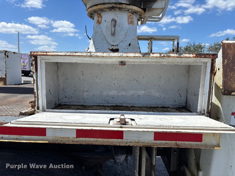 image for item YA3125 2007 GMC C8500 digger derrick truck