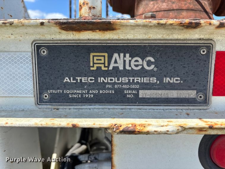 image for item YA3125 2007 GMC C8500 digger derrick truck