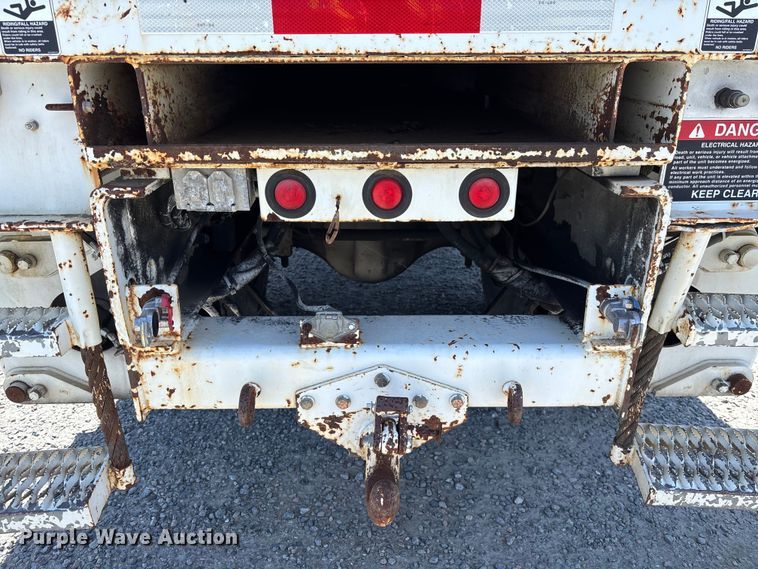 image for item YA3125 2007 GMC C8500 digger derrick truck