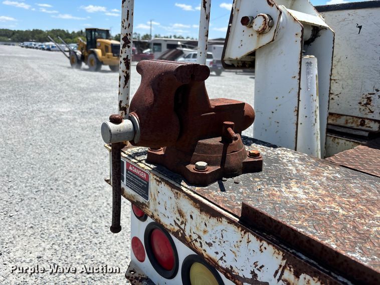 image for item YA3125 2007 GMC C8500 digger derrick truck