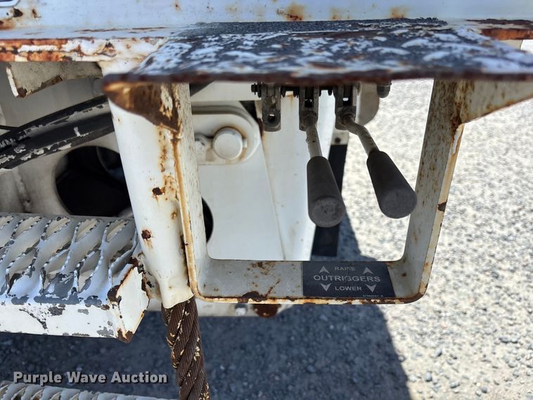 image for item YA3125 2007 GMC C8500 digger derrick truck