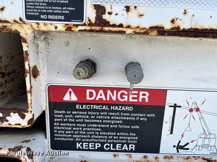 image for item YA3125 2007 GMC C8500 digger derrick truck