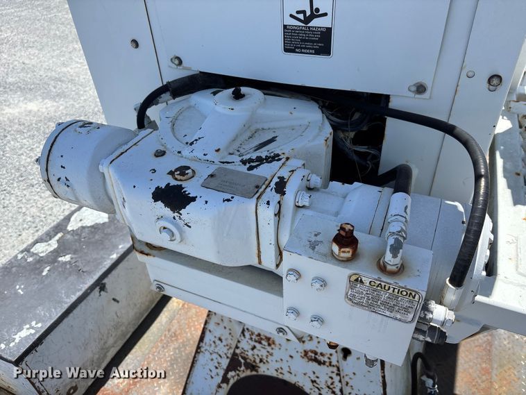 image for item YA3125 2007 GMC C8500 digger derrick truck