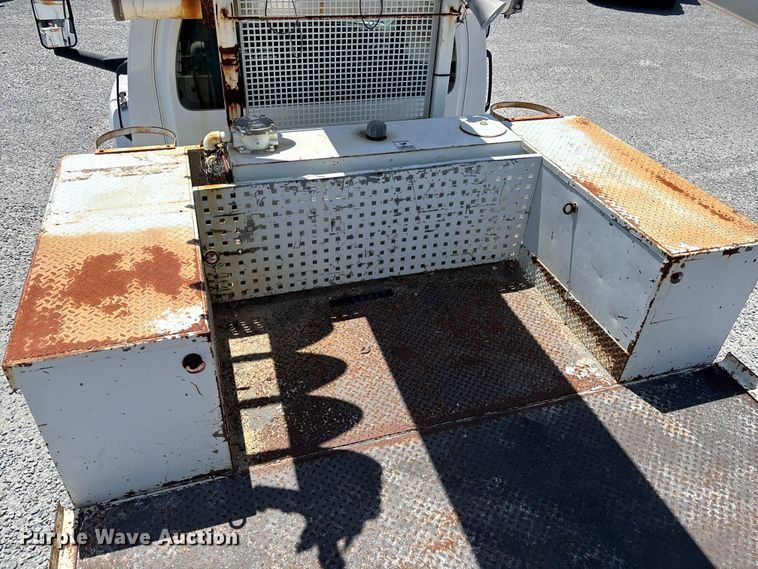 image for item YA3125 2007 GMC C8500 digger derrick truck