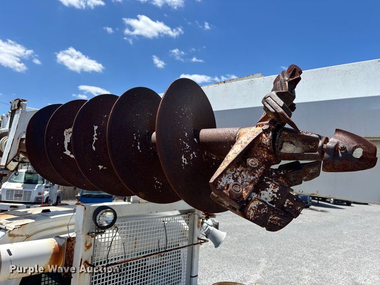 image for item YA3125 2007 GMC C8500 digger derrick truck