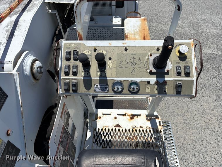 image for item YA3125 2007 GMC C8500 digger derrick truck