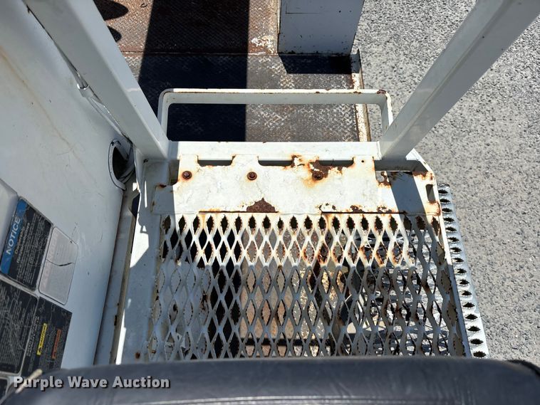 image for item YA3125 2007 GMC C8500 digger derrick truck