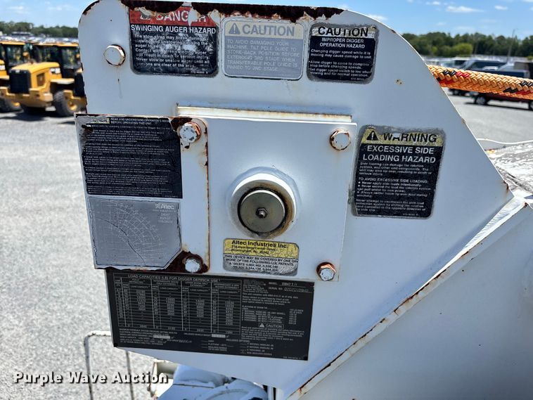 image for item YA3125 2007 GMC C8500 digger derrick truck