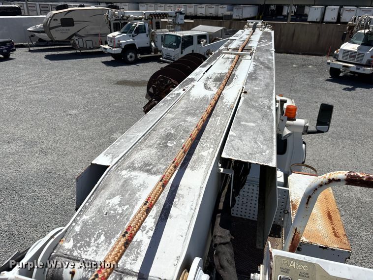 image for item YA3125 2007 GMC C8500 digger derrick truck