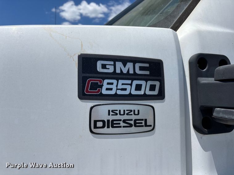 image for item YA3125 2007 GMC C8500 digger derrick truck