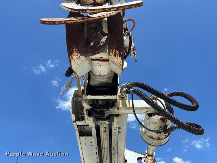 image for item YA3125 2007 GMC C8500 digger derrick truck