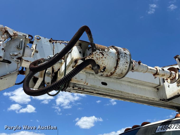 image for item YA3125 2007 GMC C8500 digger derrick truck