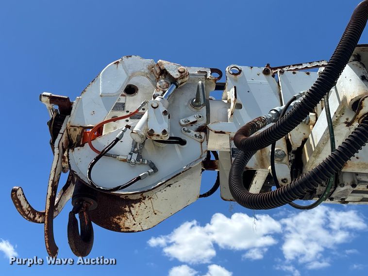 image for item YA3125 2007 GMC C8500 digger derrick truck