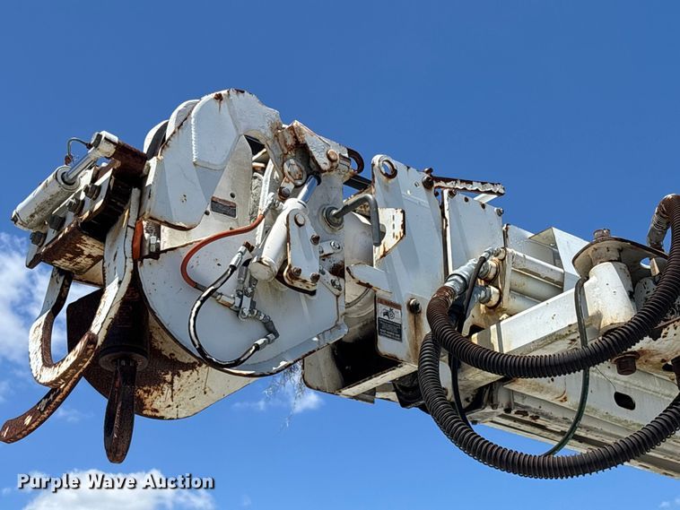 image for item YA3125 2007 GMC C8500 digger derrick truck