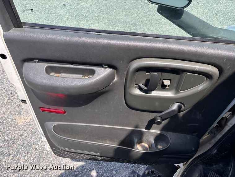 image for item YA3125 2007 GMC C8500 digger derrick truck