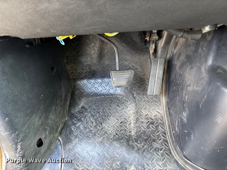 image for item YA3125 2007 GMC C8500 digger derrick truck