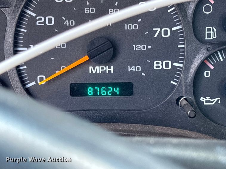 image for item YA3125 2007 GMC C8500 digger derrick truck