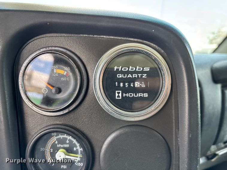 image for item YA3125 2007 GMC C8500 digger derrick truck