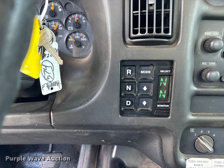 image for item YA3125 2007 GMC C8500 digger derrick truck