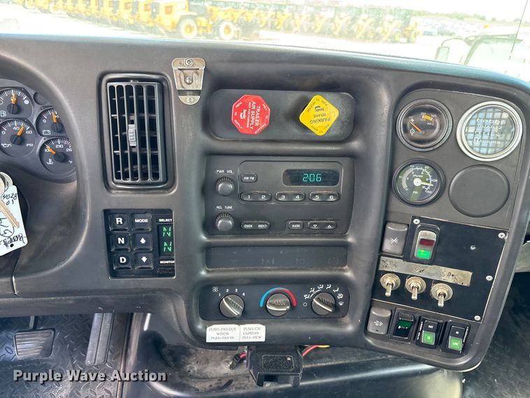 image for item YA3125 2007 GMC C8500 digger derrick truck