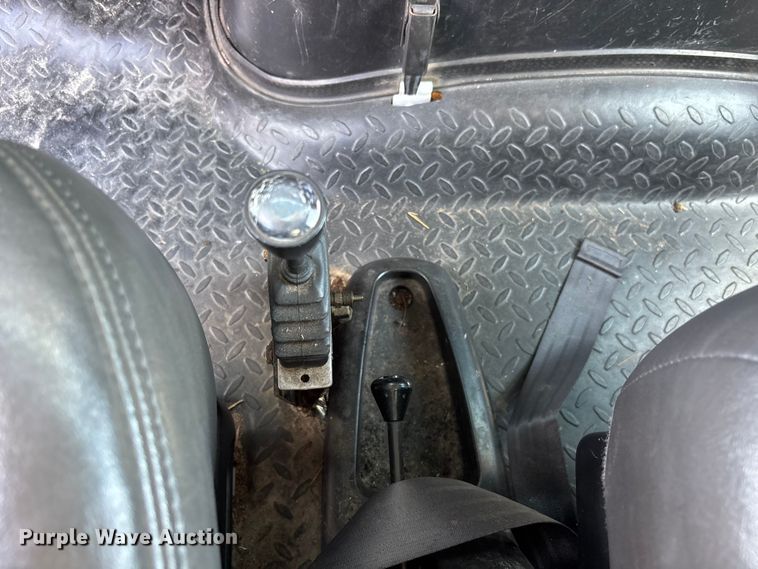 image for item YA3125 2007 GMC C8500 digger derrick truck