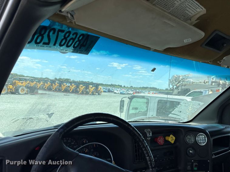 image for item YA3125 2007 GMC C8500 digger derrick truck